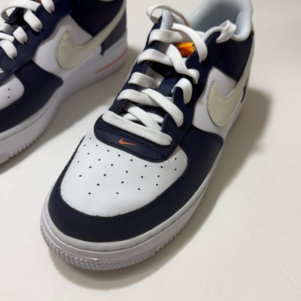 Nike Grade School Size 6.5Y Air Force 1 Low ‘UV Reactive’ - Picture 5 of 15